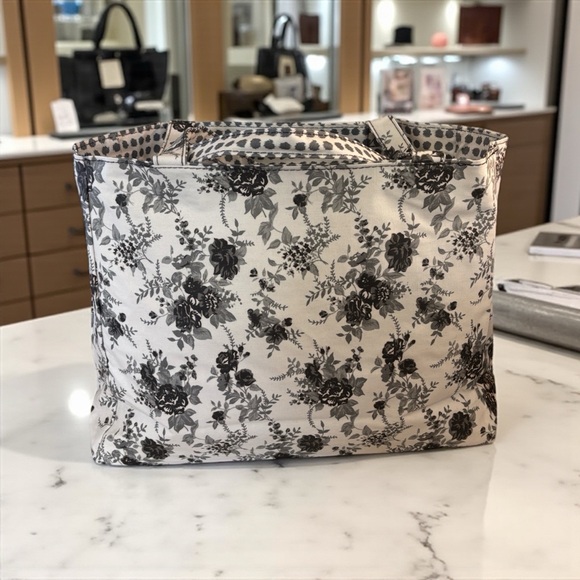 Bella Russo large Reversable Tote Bag in floral and polka Dott - Picture 2 of 4